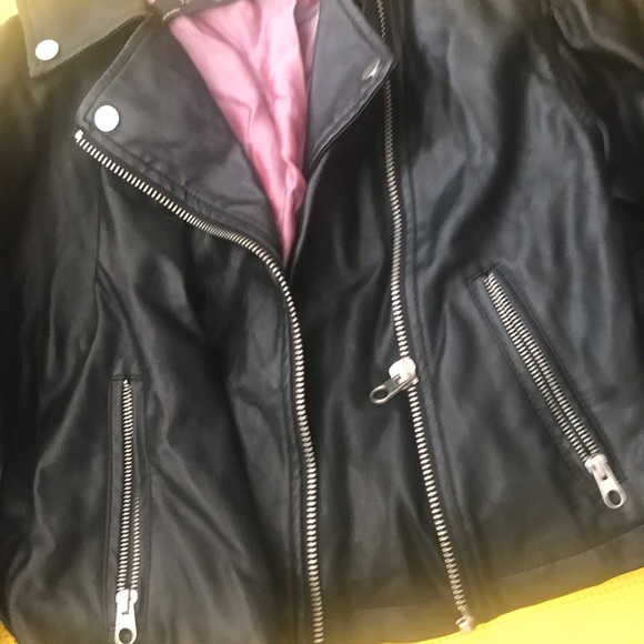 Zara basic faux leather jacket avec manches un peu bouffantes - Picture 1 of 11